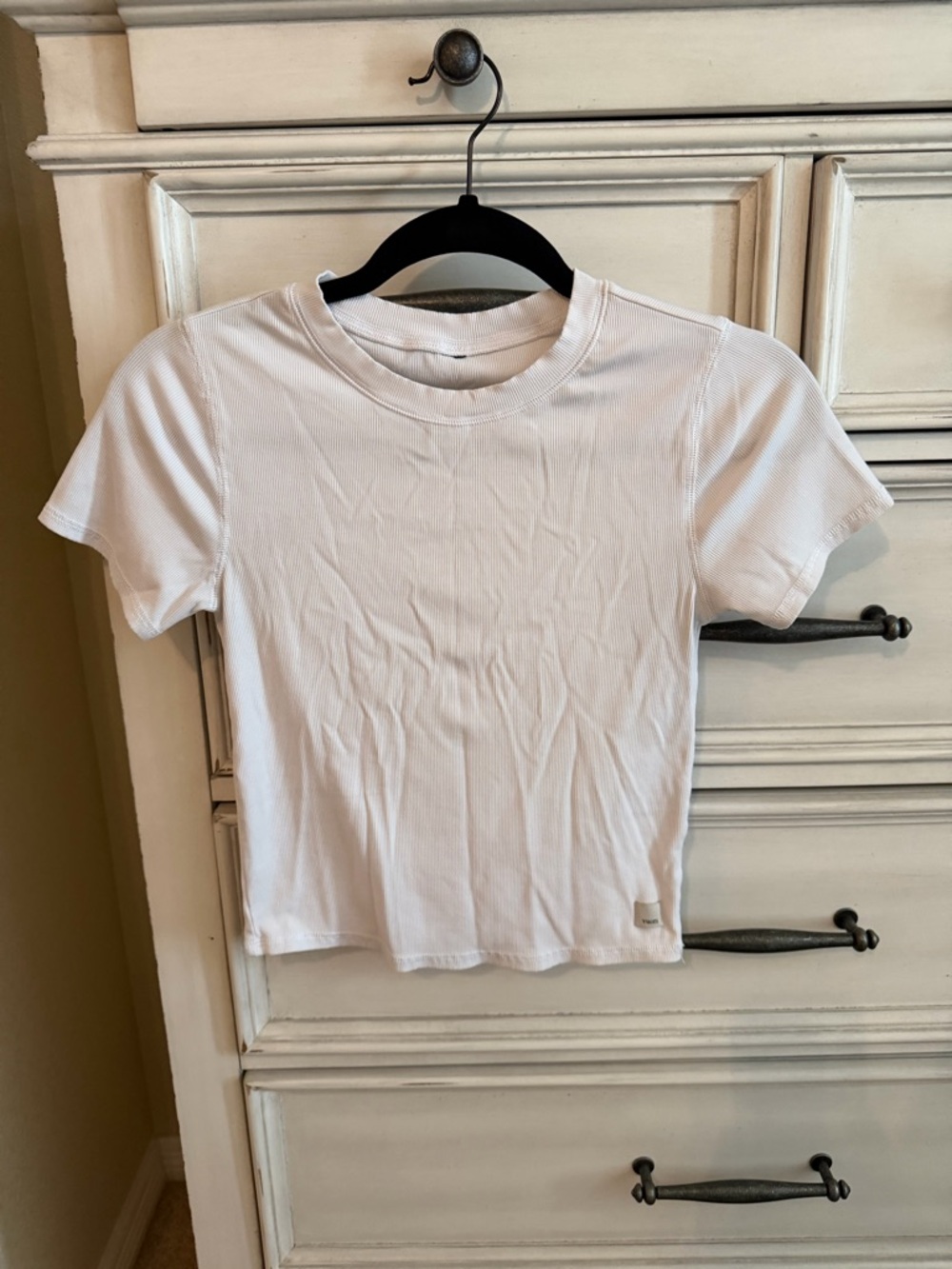 Vuori pose tee